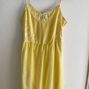 NWOT yellow midi summer dress with lace detail